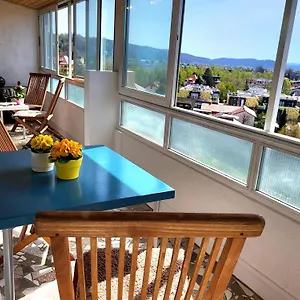 Beautiful In The Nicest Part Of Town Apartment