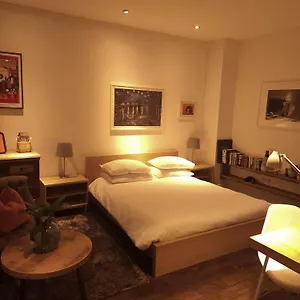 Cool In Shared House Homestay York
